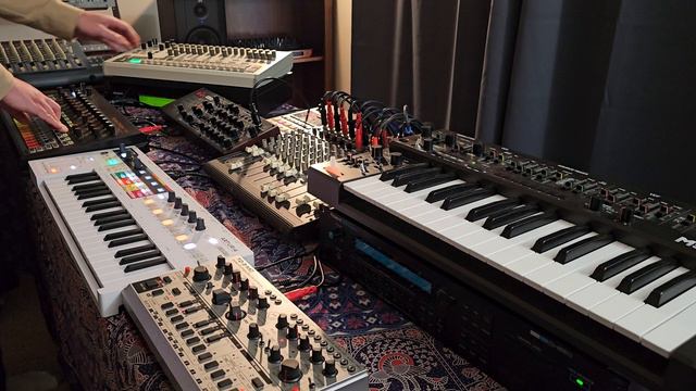 hardware synthesizers midi synced with keystep pro смотреть онлайн