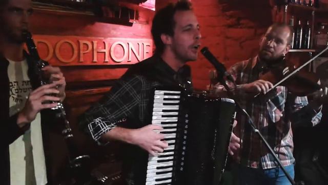Gershon Leizerson & The Yiddish Blues Drifters LIVE at Londophone (Bucharest) 03 смотреть онлайн