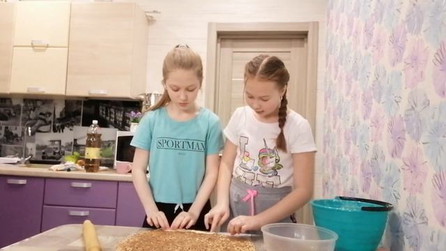 Как готовят дети булочки Sinabon по домашнему. смотреть онлайн