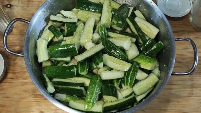 Закуска из переросших огурцов на зиму - пальчики оближешь смотреть онлайн