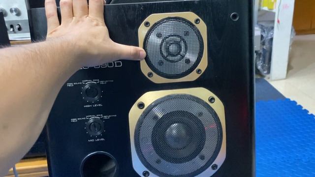 Kenwood 990D bass đánh rung nhà hàng xóm, nghe và hát đều rất hay. Lh 0975884009 смотреть онлайн