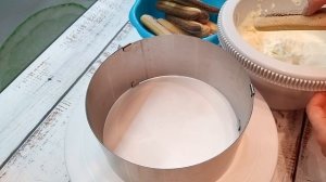 С этим справится даже ребенок! Торт без выпечки из печенья Савоярди с ананасами и взбитыми сливками