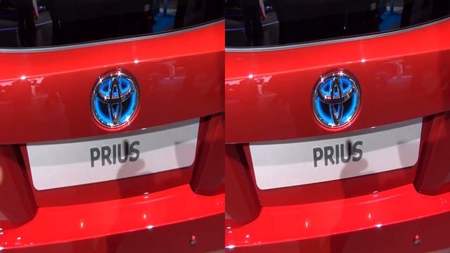 Toyota Prius e-CVT (2017) Exterior and Interior in 3D смотреть онлайн