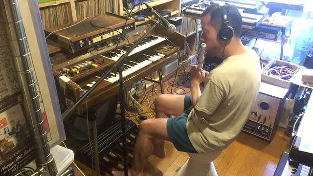 TUCKER / I am trying play flute & foot bass same time смотреть онлайн