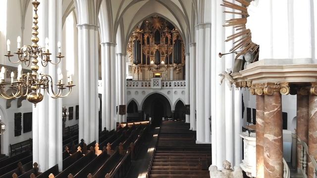 Die St. Marienkirche Berlin am Alexanderplatz смотреть онлайн