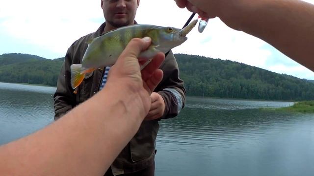 ТРОЕ В ЛОДКЕ НЕ СЧИТАЯ ЩУКИ. И СЛОМАННЫЙ СПИННИНГ! смотреть онлайн