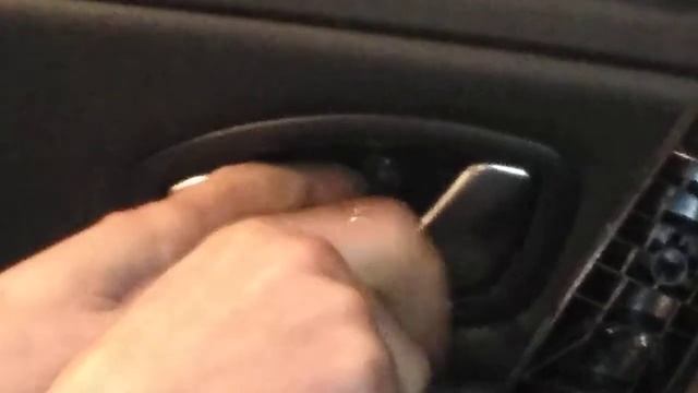 Как снять обшивку карту передней двери RENAULT LAGUNA(12-)door panel removal/demontaz tapicerki ! смотреть онлайн