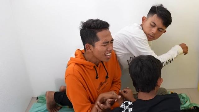 BIKIN KAMAR STYROFOAM 24 JAM TERCANGGIH DIDUNIA?! BISA NONTON TV BENERAN! | Mikael TubeHD смотреть онлайн