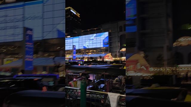 Атмосфера вечернего Бангкока у тц MBK Center смотреть онлайн