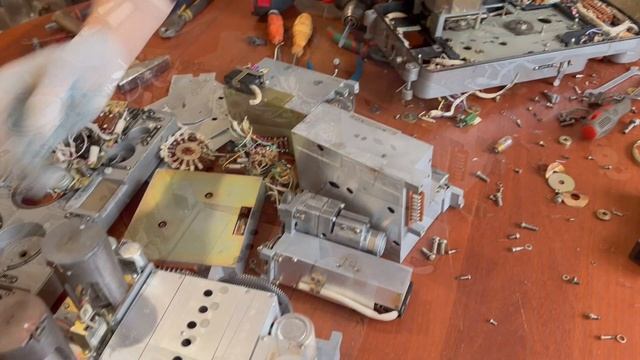 Разбор Радиостанции Р-123М. Посмотрим что там внутри. смотреть онлайн