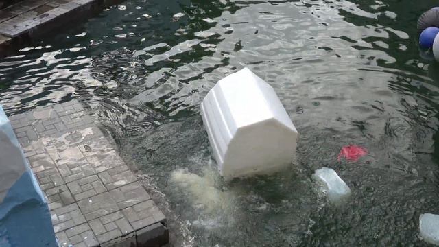 У медвежат две лейки, но играют они одной. 18.07.2023 смотреть онлайн