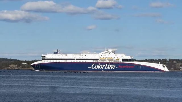 "SuperSpeed 2" entering Larvik смотреть онлайн