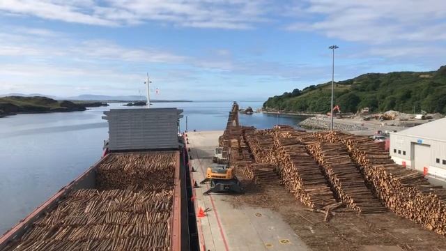 Loading Timber onto MV Afalina смотреть онлайн