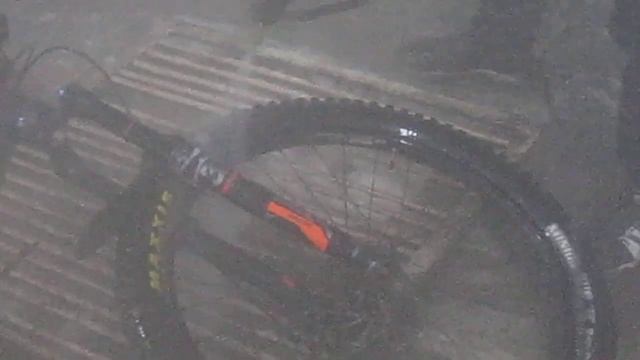 Мойка велосипеда после грязного туристического марафона смотреть онлайн
