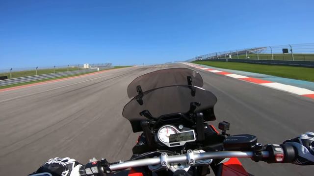 Playing with Fast Bikes on a BMW S1000XR смотреть онлайн