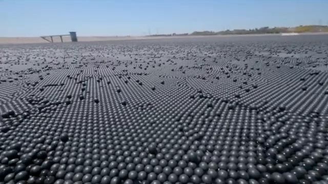 96 млн чёрных шаров в водоёме. Разгадка смотреть онлайн