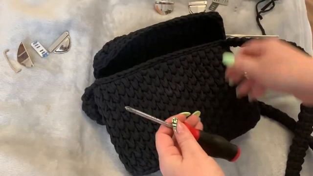 Клиент вернул вязаную сумку ? | Замена замка на сумке из трикотажной пряжи смотреть онлайн