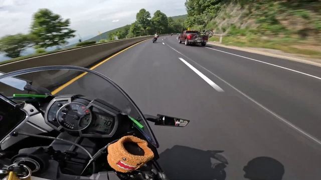 2023 ZX6R vs 2006 GSXR 600 ROLL RACE смотреть онлайн