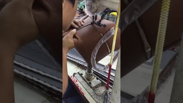 How is leather bag making with a post bed sewing machine смотреть онлайн