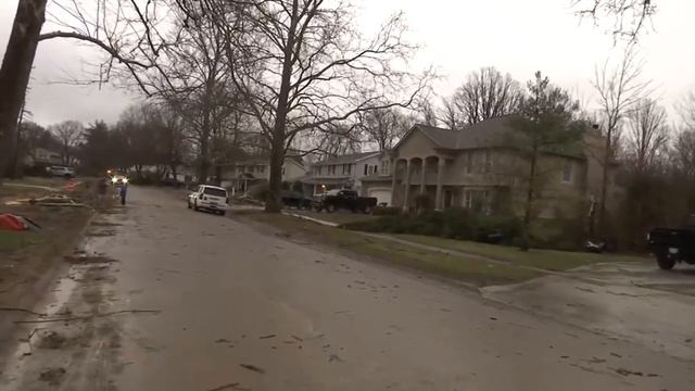 First look at tornado damage in the daylight in Grand Blanc смотреть онлайн