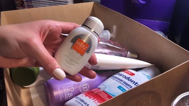 Большая коробка пустых баночек) смотреть онлайн