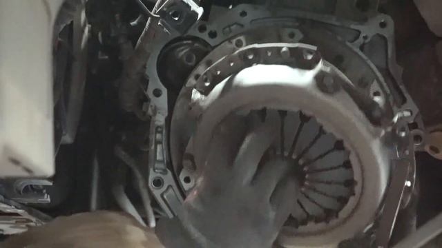 Замена сцепления Hyundai Solaris смотреть онлайн