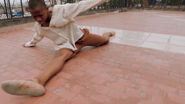 Meet 11 Year Old Ballet Dancer, Mmesoma смотреть онлайн