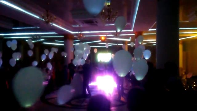 Белые светящиеся шары ресторан "" смотреть онлайн