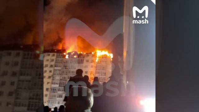 Крупный пожар в Анапе. Горит многоэтажка на Объездной улице. Эвакуировано 440 человек смотреть онлайн