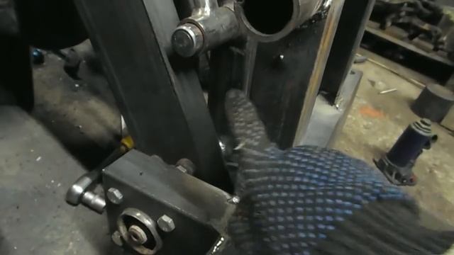 Самодельный погрузчик Павла / Продолжение постройки трактора. смотреть онлайн