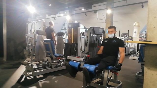 Разгибание голени в блочном тренажёре смотреть онлайн