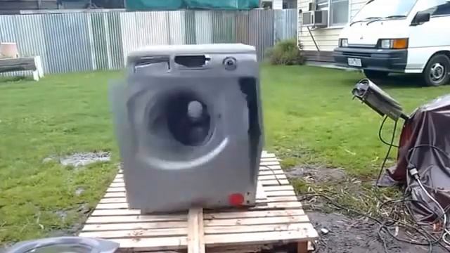 Бросить кирпич в стиральную машину смотреть онлайн