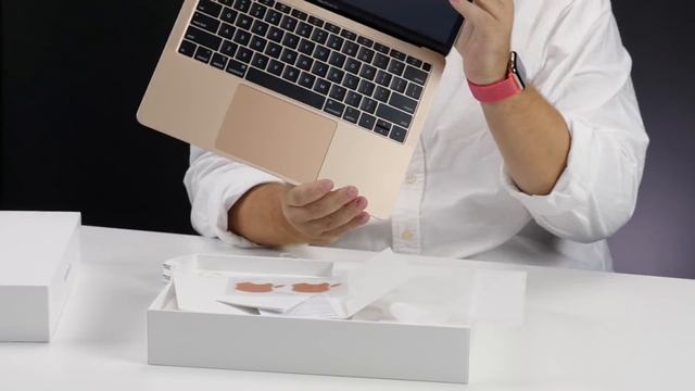 Распаковка MacBook Air 2018 с Touch ID и Retina экраном. Стоит? смотреть онлайн