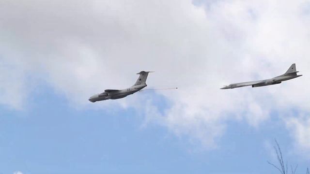 Пролёт самолётов. Снято на фотоаппарат. 04.05.2022 год. Москва. смотреть онлайн