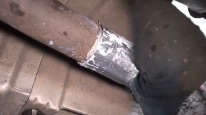 Замена средней части глушителя Skoda Octavia Tour.mp4