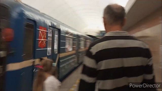 прибытие 81-717 на станцию Спасская (Поймал промежуточный вагон с молдингом) смотреть онлайн