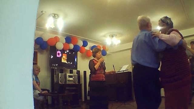 "Не дари мне розы , не ..! (Муз. и сл.Тани Фаредо) исполняет Галина Тупикова. смотреть онлайн