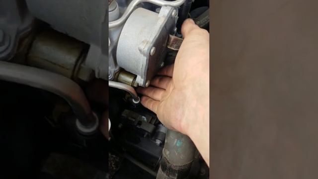 2016 Chevy Cruze 1.4L vacuum pump removal смотреть онлайн