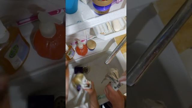 Как ухаживать за куклами "МЫТЬ„часть 1 смотреть онлайн