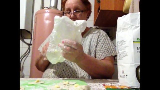 Вечер, леплю пельмени/ Рыба карась смотреть онлайн