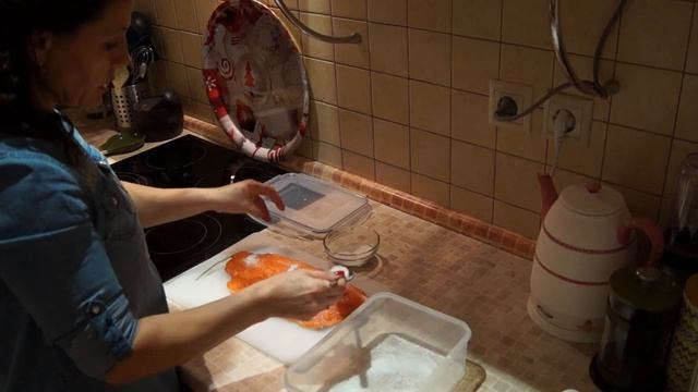 Солим красную рыбку ФОРЕЛЬ! смотреть онлайн