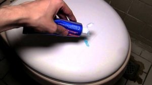 Зачем Люди прячут Тюбик Зубной Пасты в бачок Унитаза, и Почему не помешает сделать так же