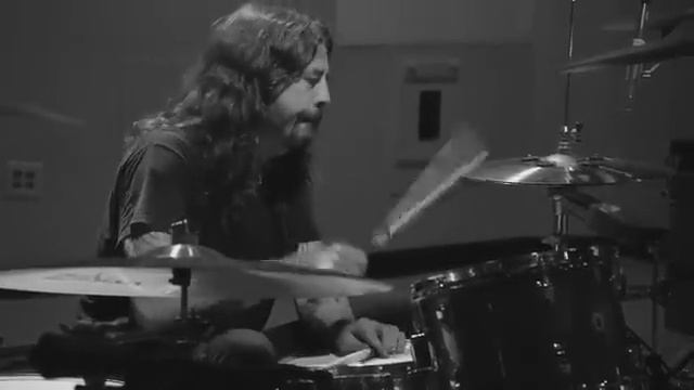 Dave Grohl - Play [Isolated Drums] смотреть онлайн