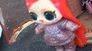 ЗАСТУКАЛА С НОВОЙ ПОДРУЖКОЙ В БАССЕЙНЕ! Семейка #лол #LOL сюрприз #мультики Даринелка