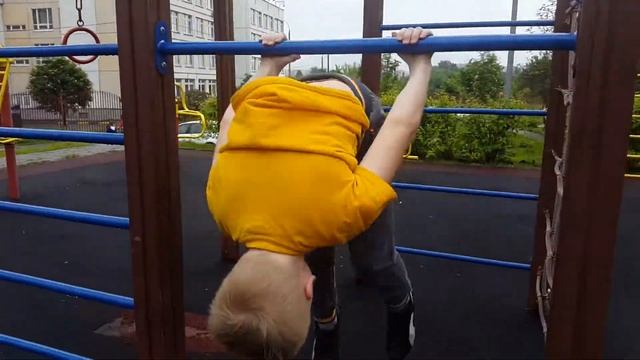 ВЫХОДЫ НА ТУРНИКЕ. КАК Научиться ПРОСТЫМ Выходам На Турнике? смотреть онлайн