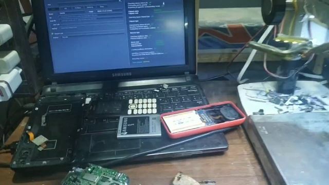 Redmi 5+ самостаятельно перезагружается в бутлуп смотреть онлайн