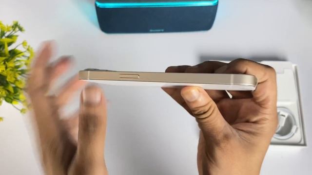 iPhone 13 Starlight Unboxing ? India's first online retail unit is here! смотреть онлайн