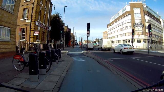 From Stratford to Whitechapel Nr.2 With Git up Git2 on the Green line смотреть онлайн