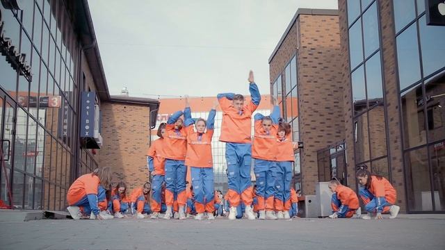 White & Black - Hello смотреть онлайн