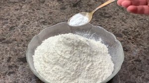 Простой банановый пирог с курагой и орехами